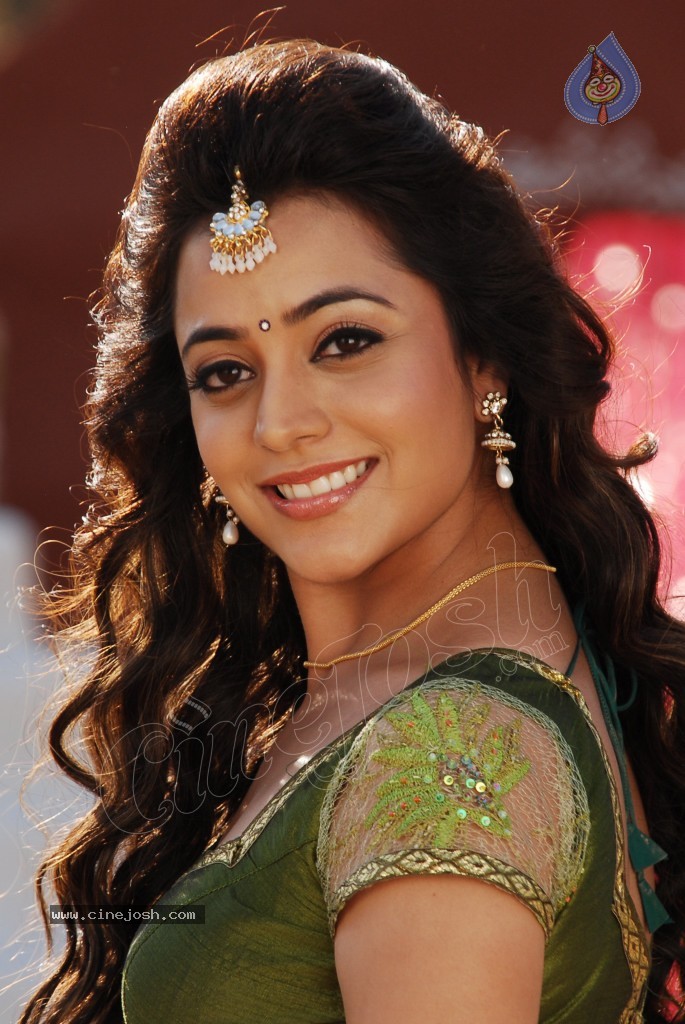 Nisha Agarwal Spicy Pics - 32 / 120 photos