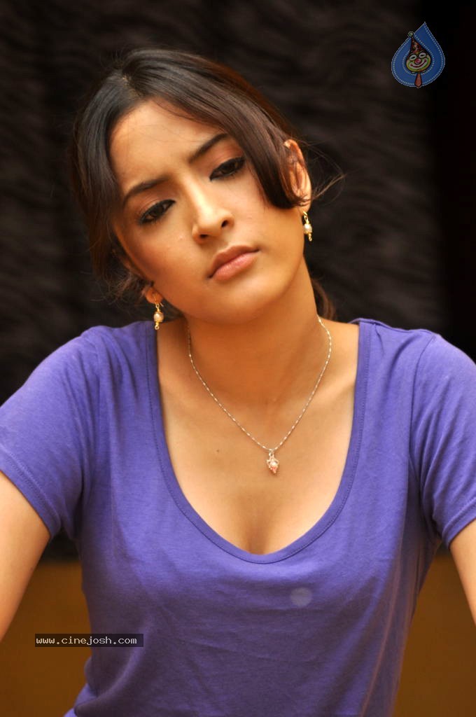 Niveditha Spicy Stills - 2 / 23 photos