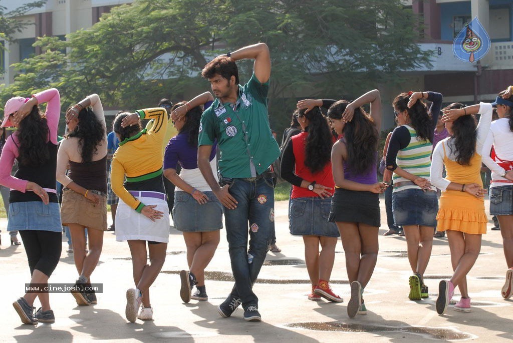 Onbathula Guru Tamil Movie Hot Stills - 40 / 66 photos