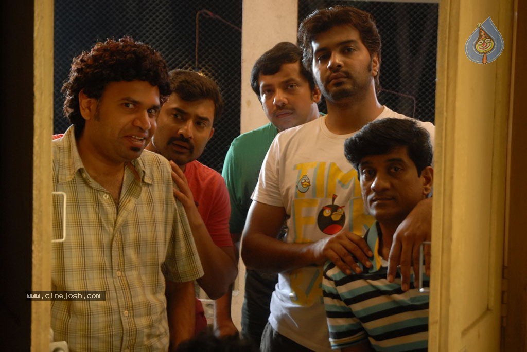 Onbathula Guru Tamil Movie Hot Stills - 53 / 66 photos