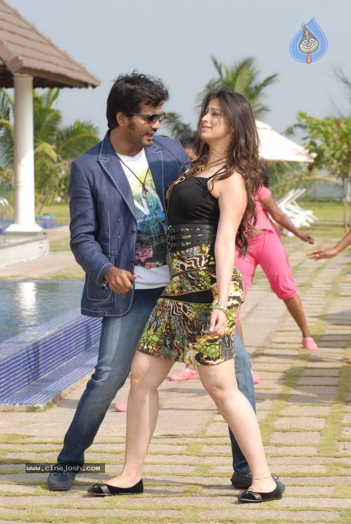 Onbathula Guru Tamil Movie Hot Stills - 54 / 66 photos