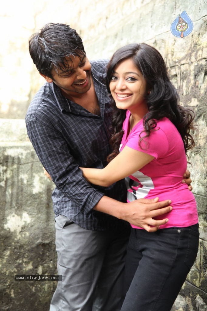 Paagan Tamil Movie Hot Stills - 34 / 61 photos