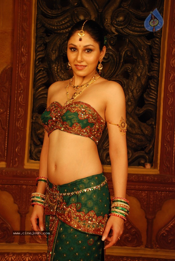 Pooja Chopra Hot Stills - 20 / 88 photos