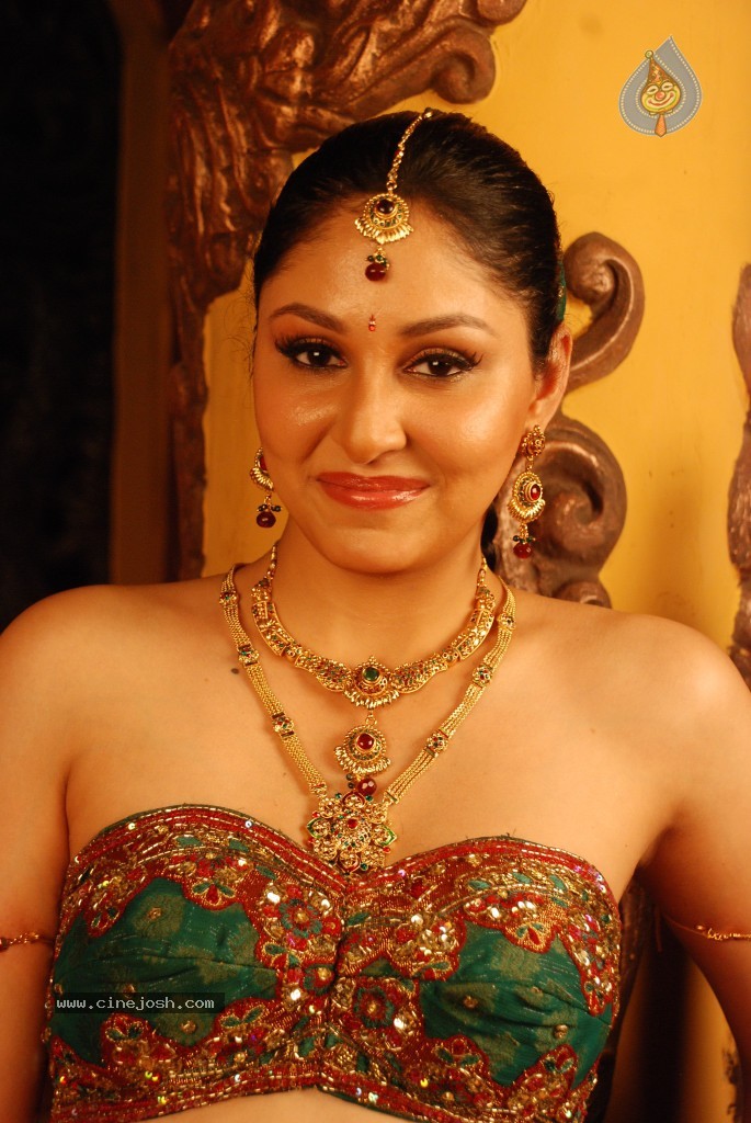 Pooja Chopra Hot Stills - 54 / 88 photos