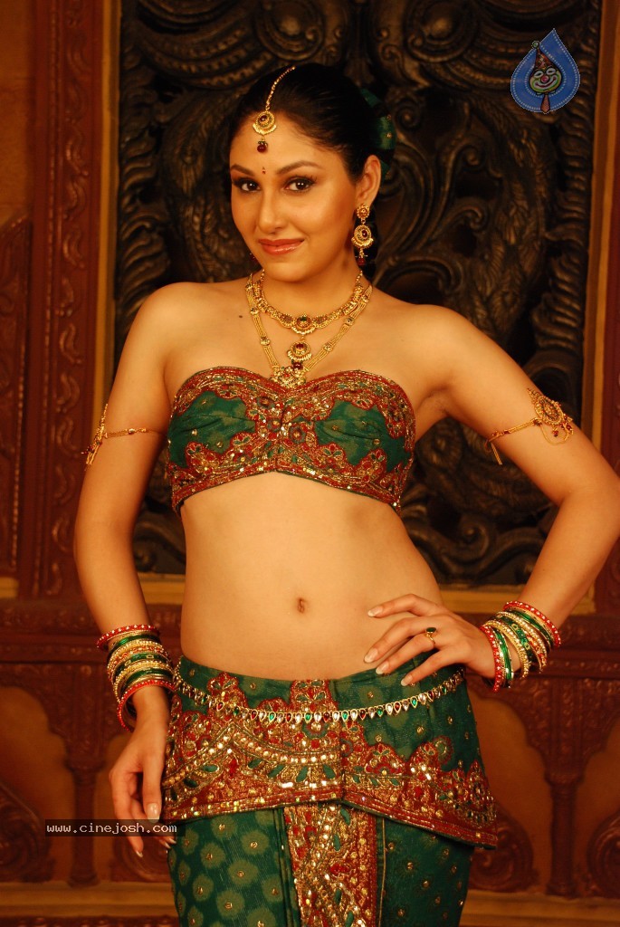 Pooja Chopra Hot Stills - 78 / 88 photos
