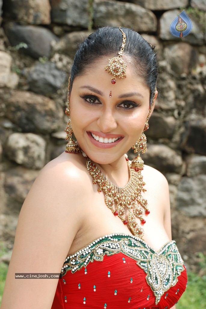 Pooja Chopra Hot Stills - 88 / 88 photos