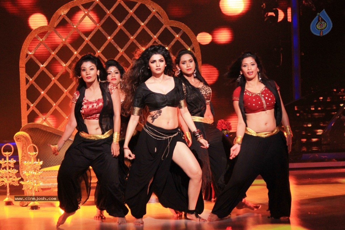 Prachi Desai New Stills - 4 / 4 photos