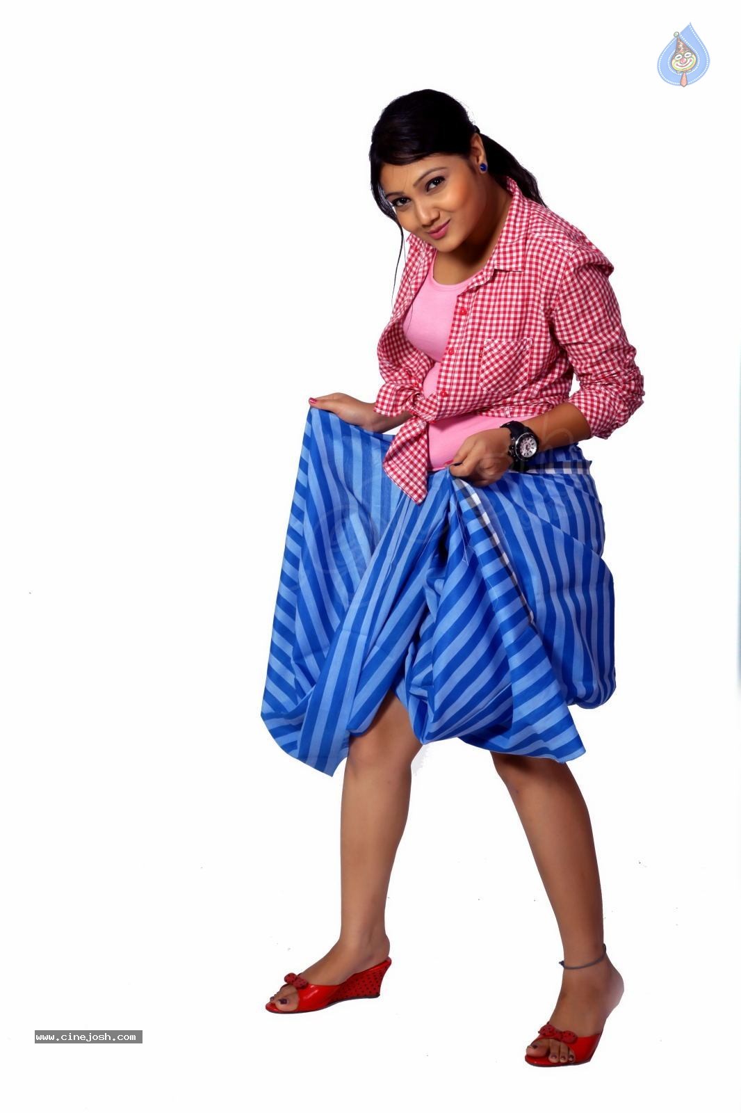 Priyanka Hot Photo Shoot - 22 / 50 photos