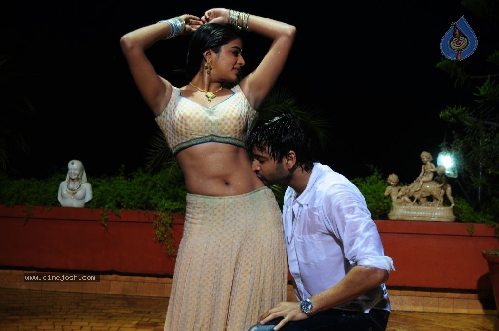 Raaj Movie Spicy Stills - 14 / 37 photos