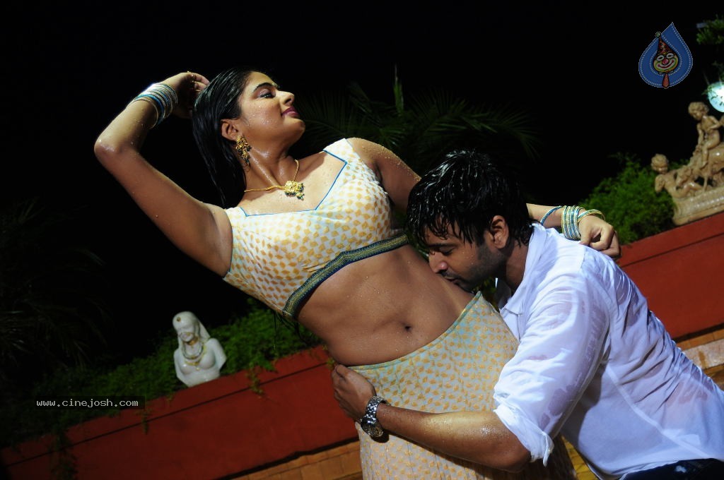 Raaj Movie Spicy Stills - 15 / 37 photos