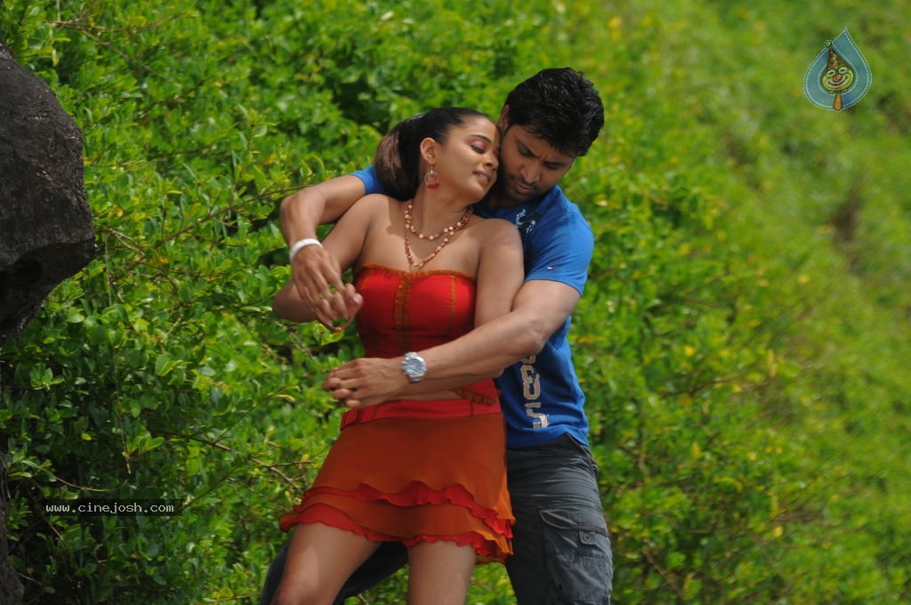 Raaj Movie Spicy Stills - 16 / 37 photos