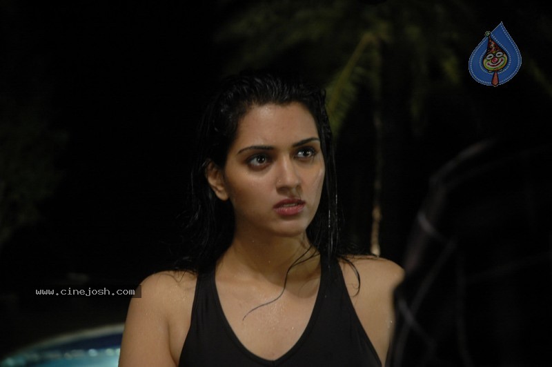 Ramya Raj Spicy Pics - 6 / 57 photos