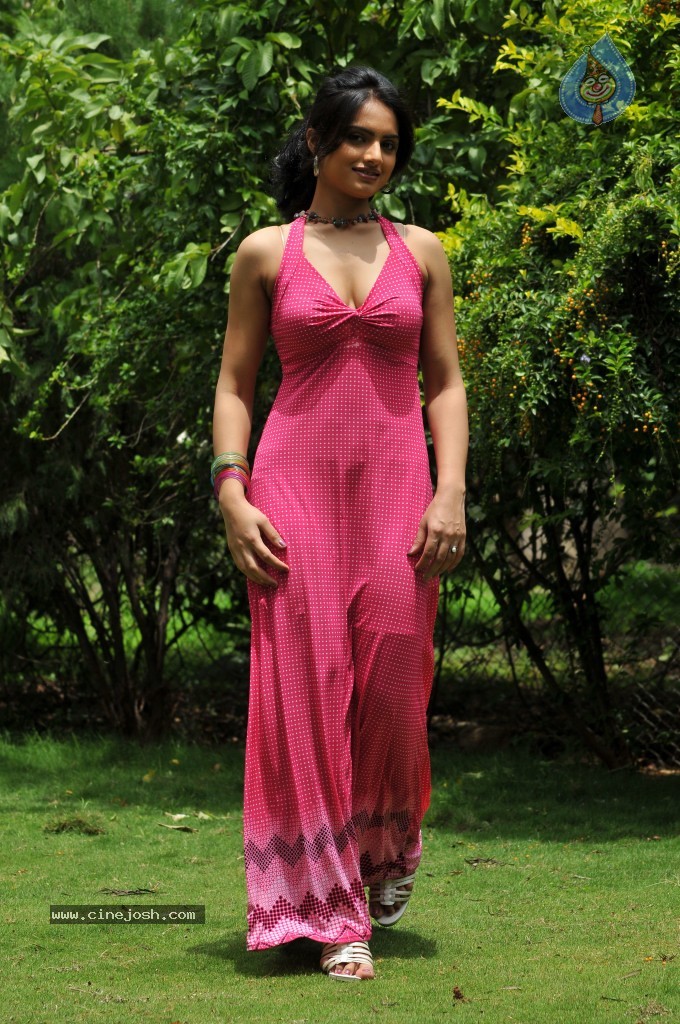 Reetu Kaur Hot Photos - 9 / 58 photos