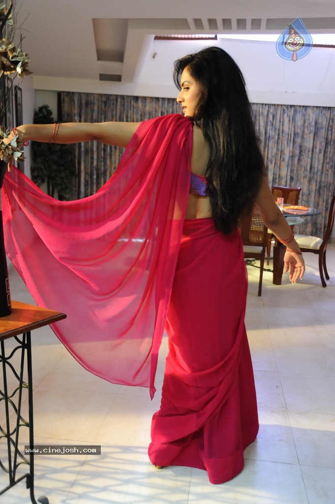 Reetu Kaur Hot Photos - 10 / 58 photos