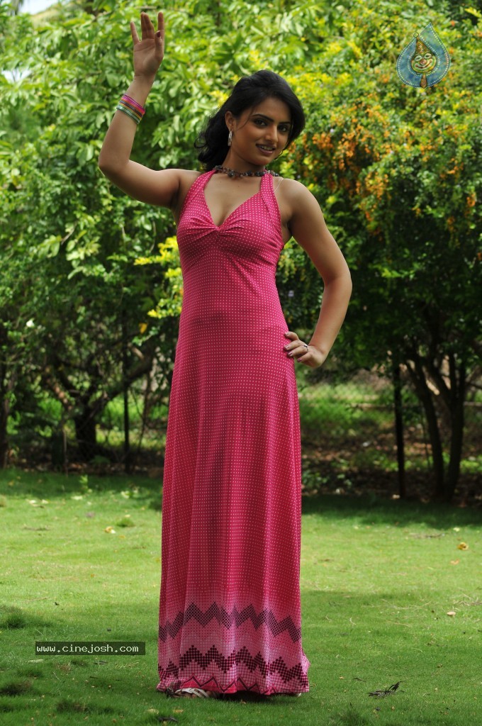 Reetu Kaur Hot Photos - 11 / 58 photos