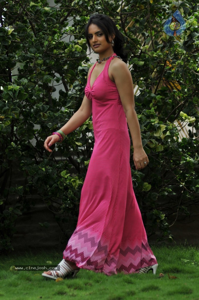 Reetu Kaur Hot Photos - 54 / 58 photos