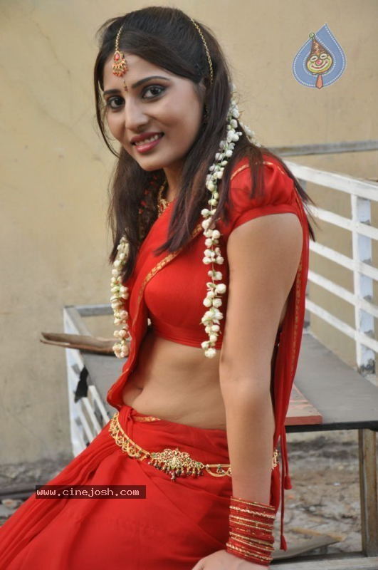 Reshmi Spicy Stills - 102 / 118 photos