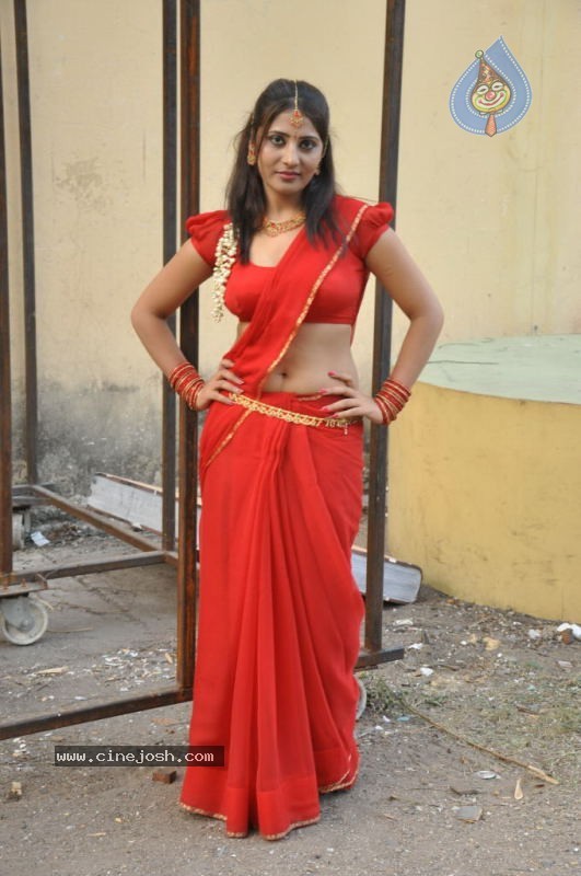 Reshmi Spicy Stills - 104 / 118 photos