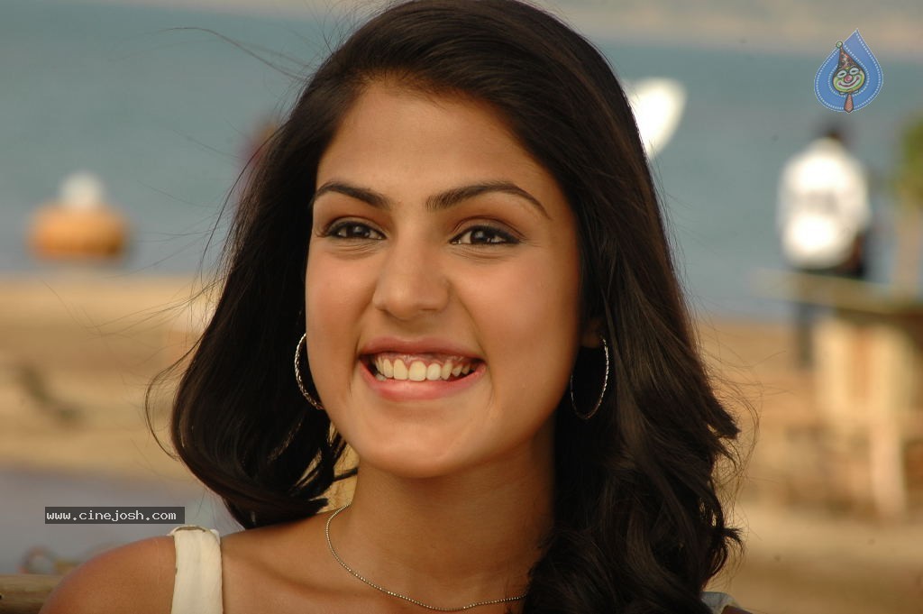 Ria Chakravarthi Spicy Stills - 4 / 70 photos