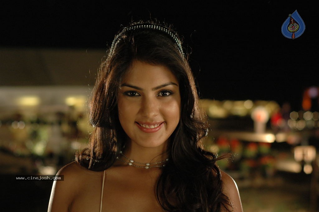 Ria Chakravarthi Spicy Stills - 39 / 70 photos