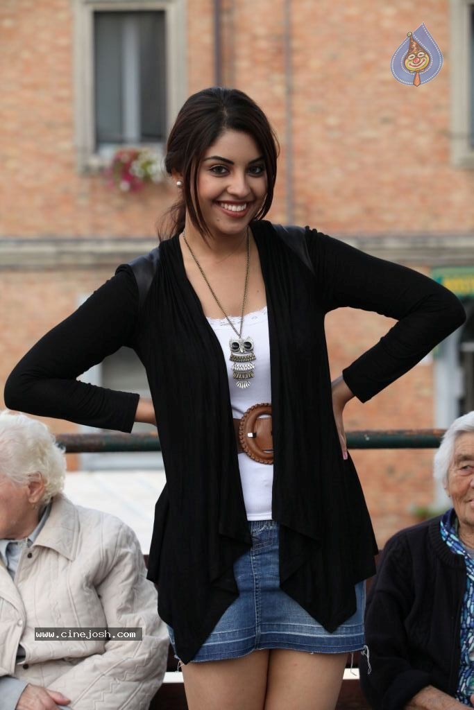 Richa Gangopadhyay Spicy Photos - 27 / 76 photos