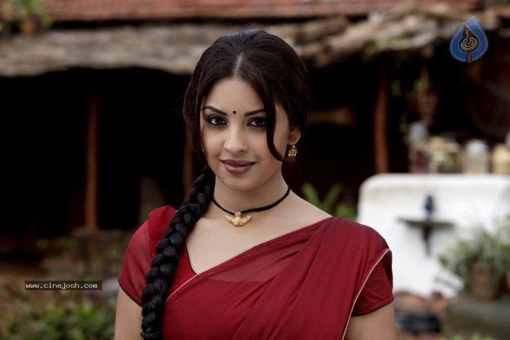 Richa Gangopadhyay Spicy Pics - 8 / 65 photos