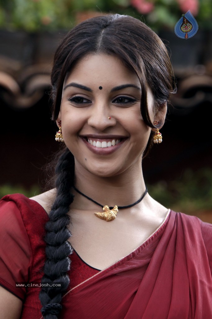 Richa Gangopadhyay Spicy Pics - 10 / 65 photos