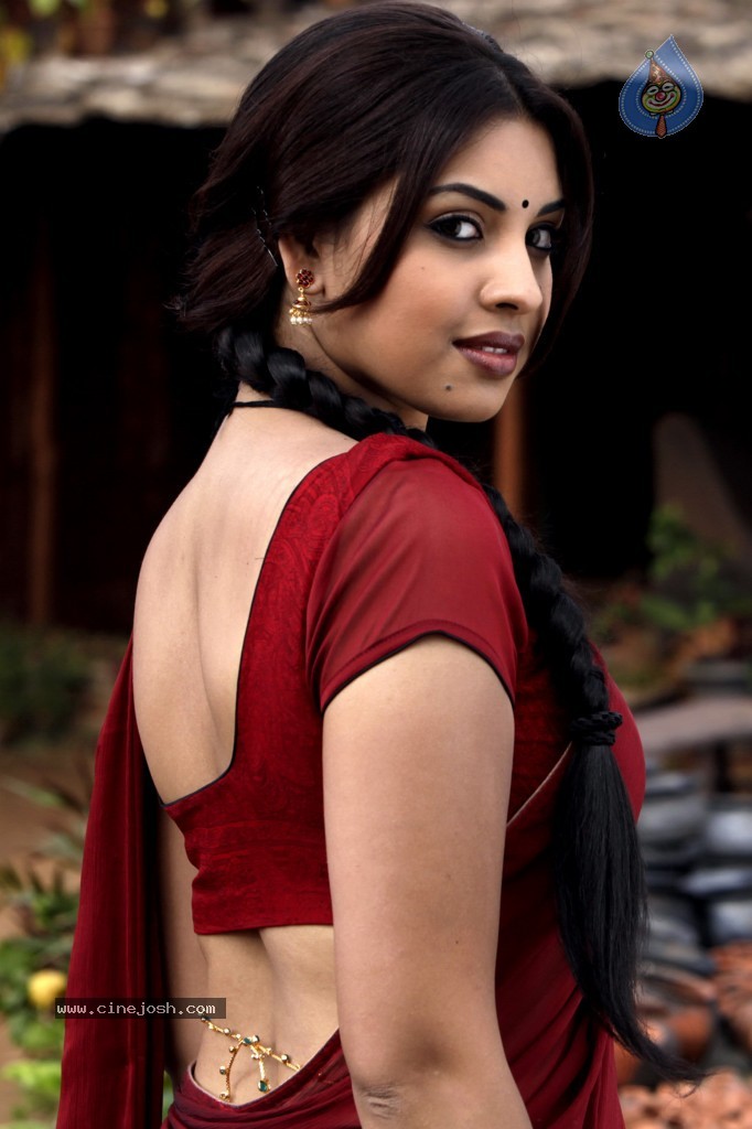 Richa Gangopadhyay Spicy Pics - 12 / 65 photos
