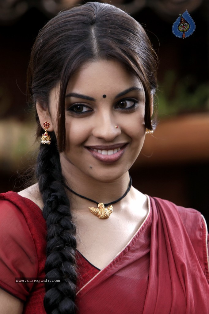 Richa Gangopadhyay Spicy Pics - 46 / 65 photos