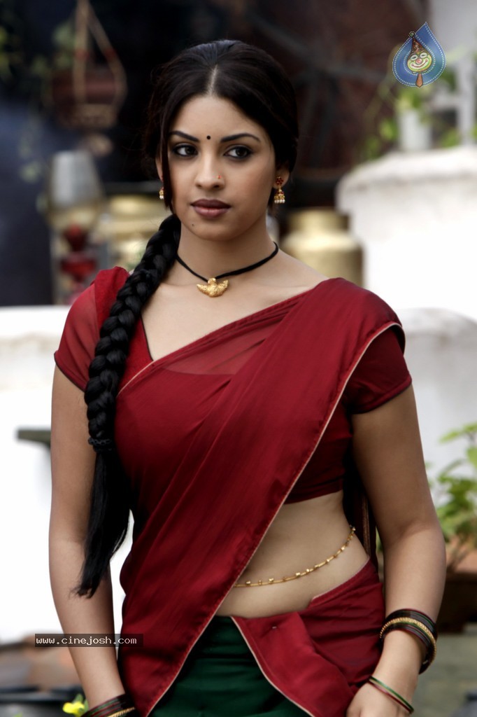 Richa Gangopadhyay Spicy Pics - 49 / 65 photos