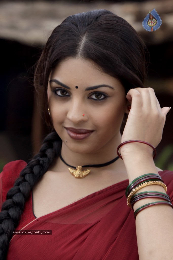 Richa Gangopadhyay Spicy Pics - 57 / 65 photos