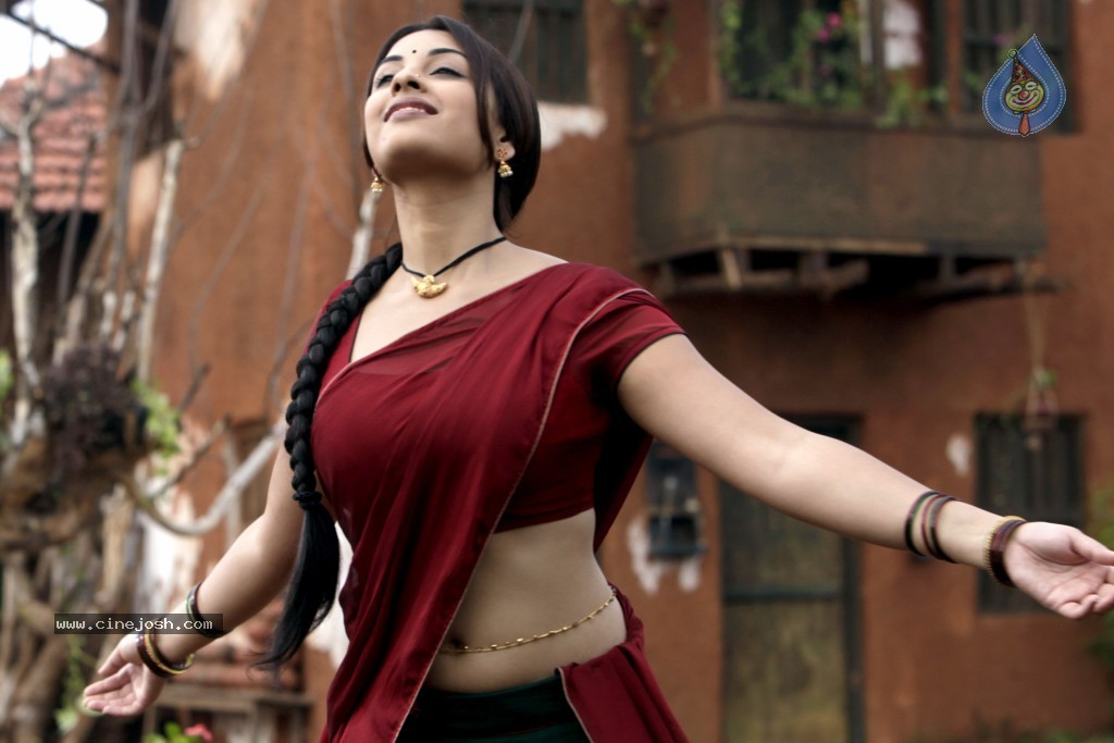 Richa Gangopadhyay Spicy Pics - 61 / 65 photos