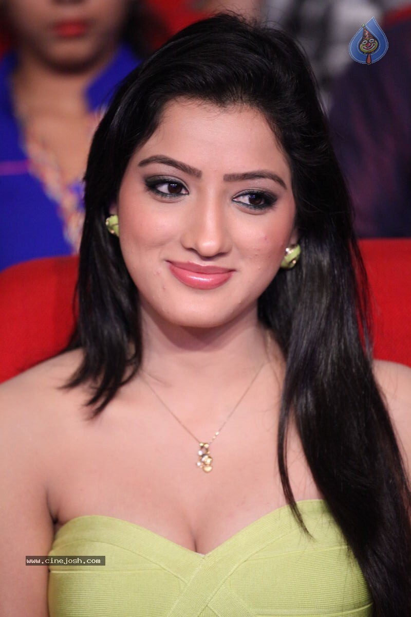 Richa Panai Hot Photos - 42 / 88 photos