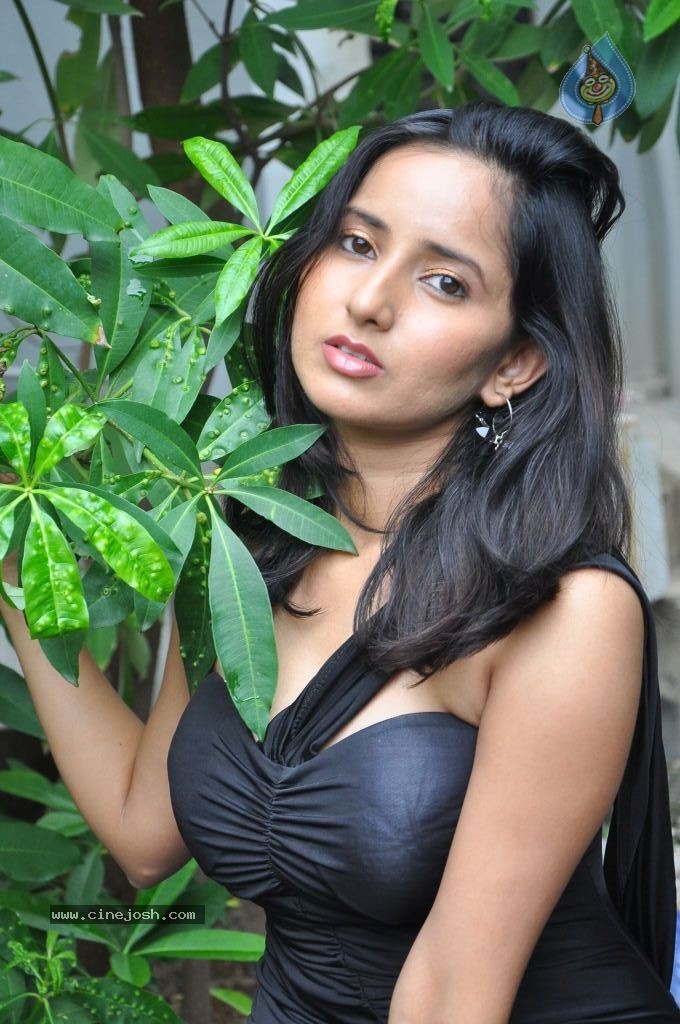 Vishika Singh Hot Stills - 54 / 58 photos