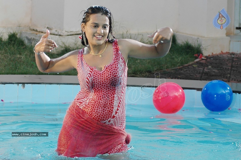 Roopa Kaur Hot Photos - 46 / 60 photos