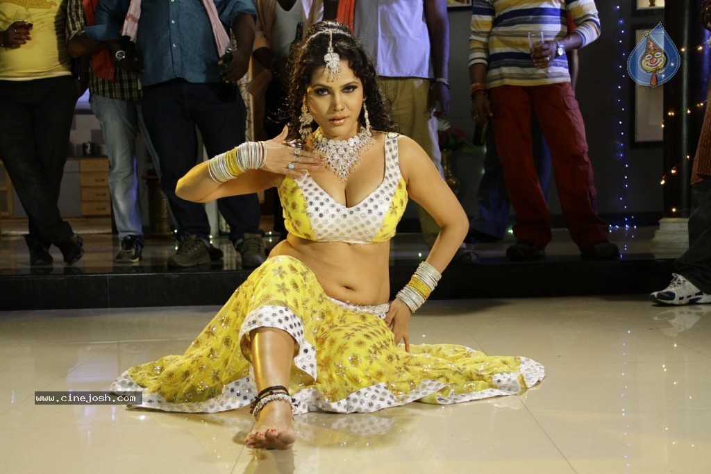 Sakina Spicy Stills - 5 / 131 photos