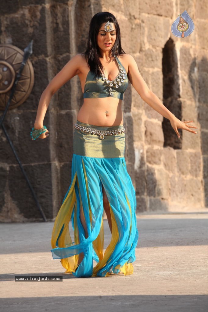 Sakshi Choudary New Hot Stills - 3 / 208 photos