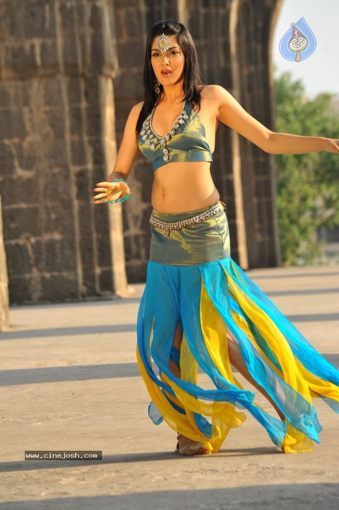 Sakshi Choudary New Hot Stills - 41 / 208 photos