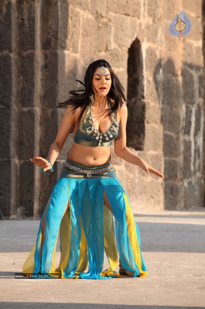 Sakshi Choudary New Hot Stills - 44 / 208 photos