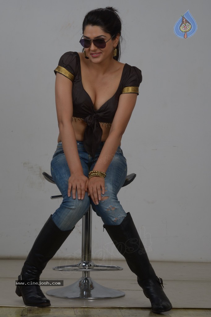 Sakshi Choudary Spicy Stills - 17 / 120 photos