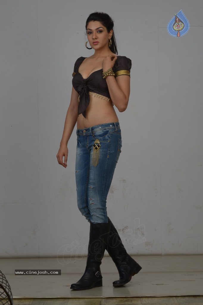Sakshi Choudary Spicy Stills - 84 / 120 photos