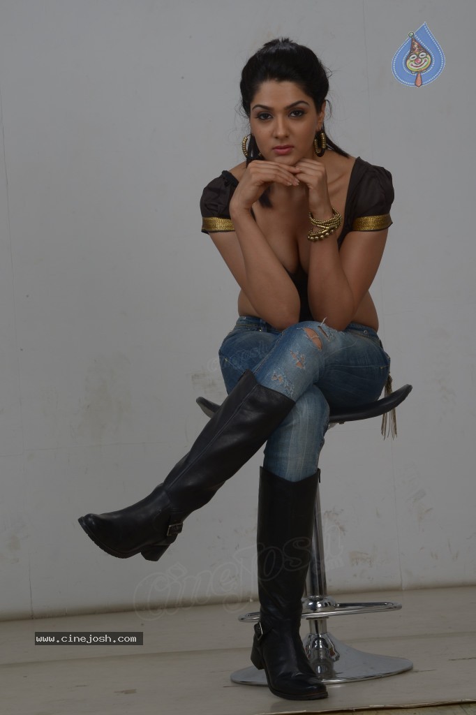 Sakshi Choudary Spicy Stills - 97 / 120 photos