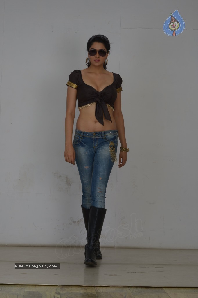 Sakshi Choudary Spicy Stills - 102 / 120 photos