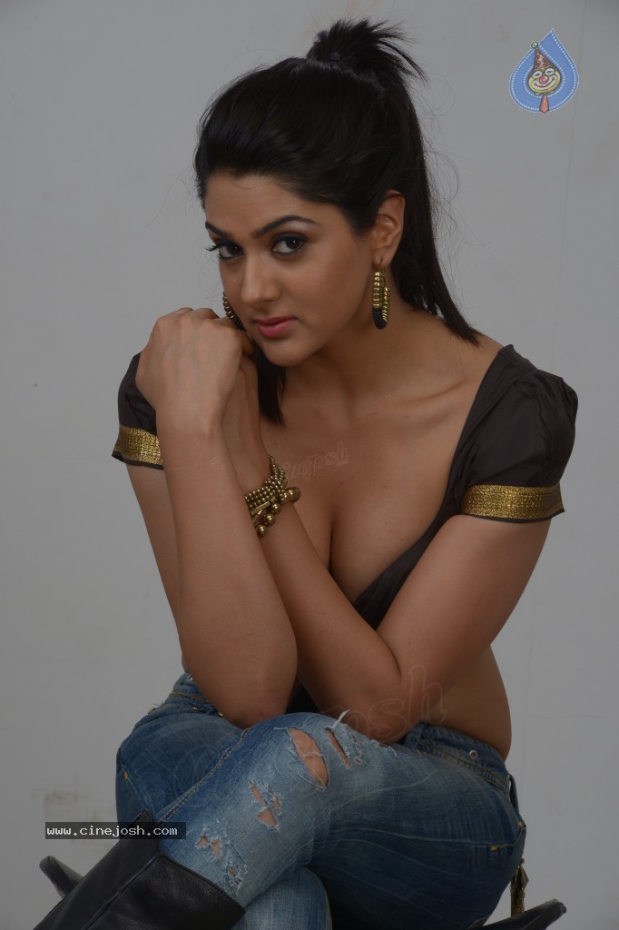 Sakshi Choudary Spicy Stills - 110 / 120 photos
