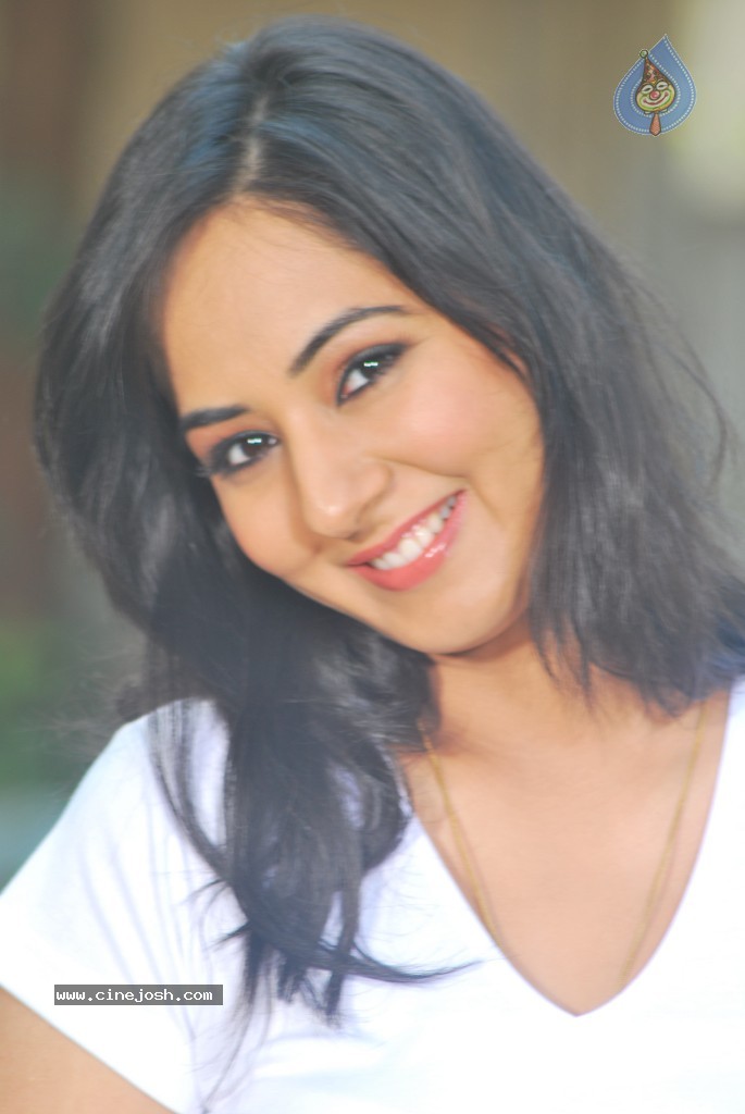 Sakshi Gulati Hot Photos - 95 / 97 photos