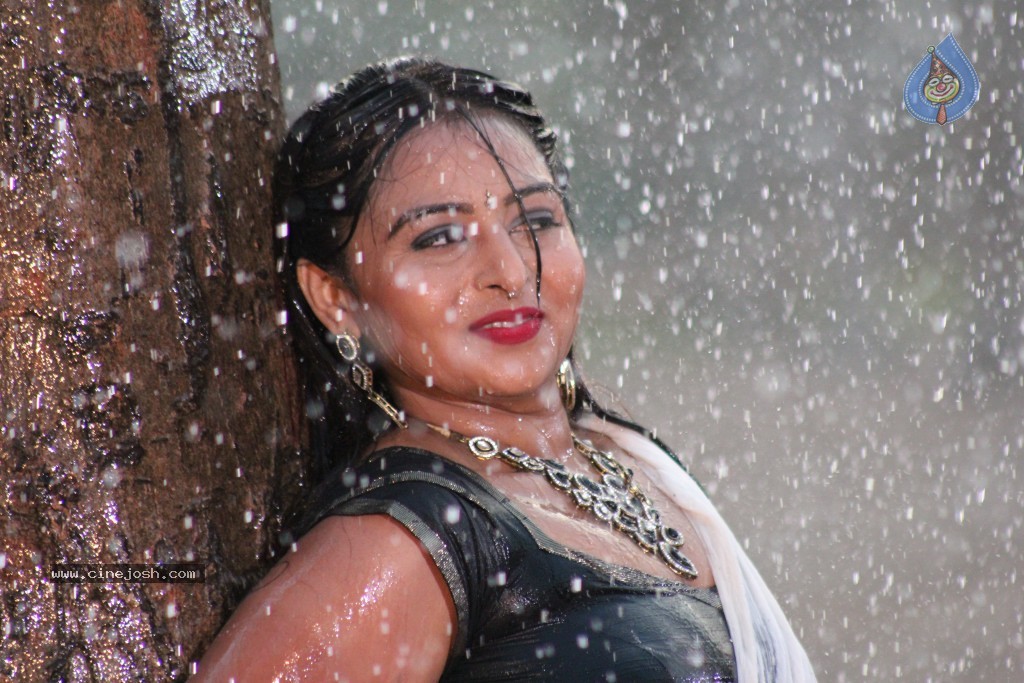 Samvritha Sunil Hot Stills - 3 / 45 photos