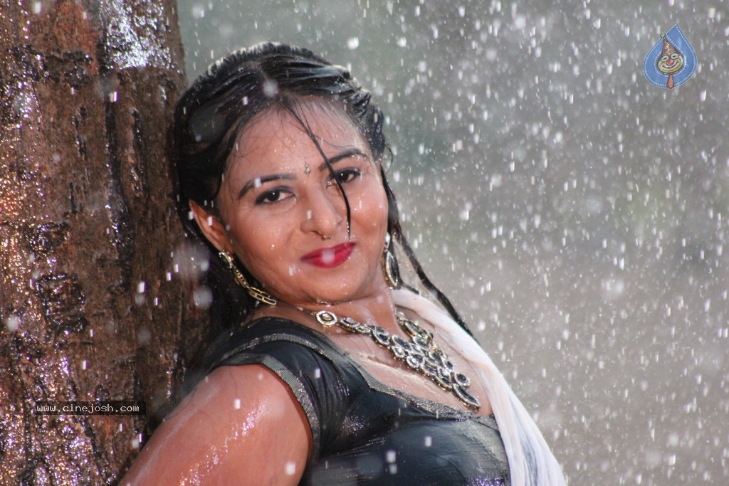 Samvritha Sunil Hot Stills - 10 / 45 photos