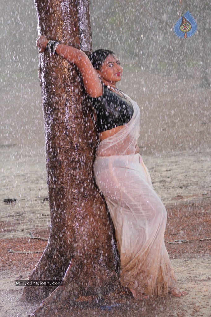 Samvritha Sunil Hot Stills - 25 / 45 photos