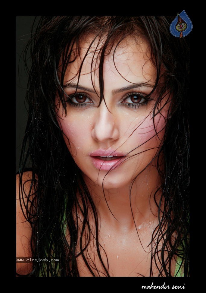 Sana Khan Hot Photos - 21 / 41 photos