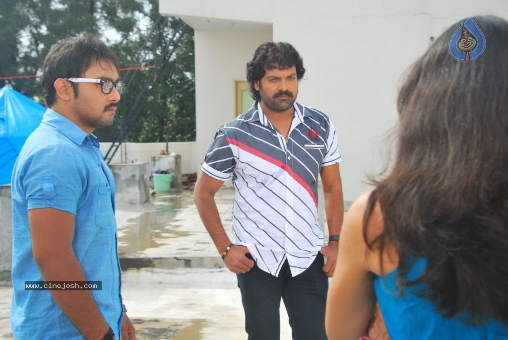 Sandatlo Sademiya Movie Hot Stills - 17 / 85 photos